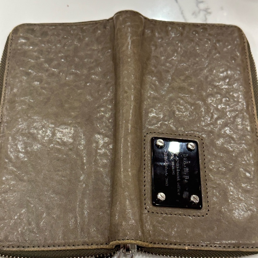 L.A.M.B. Tan wallet with black interior Y2K - Picture 8 of 8